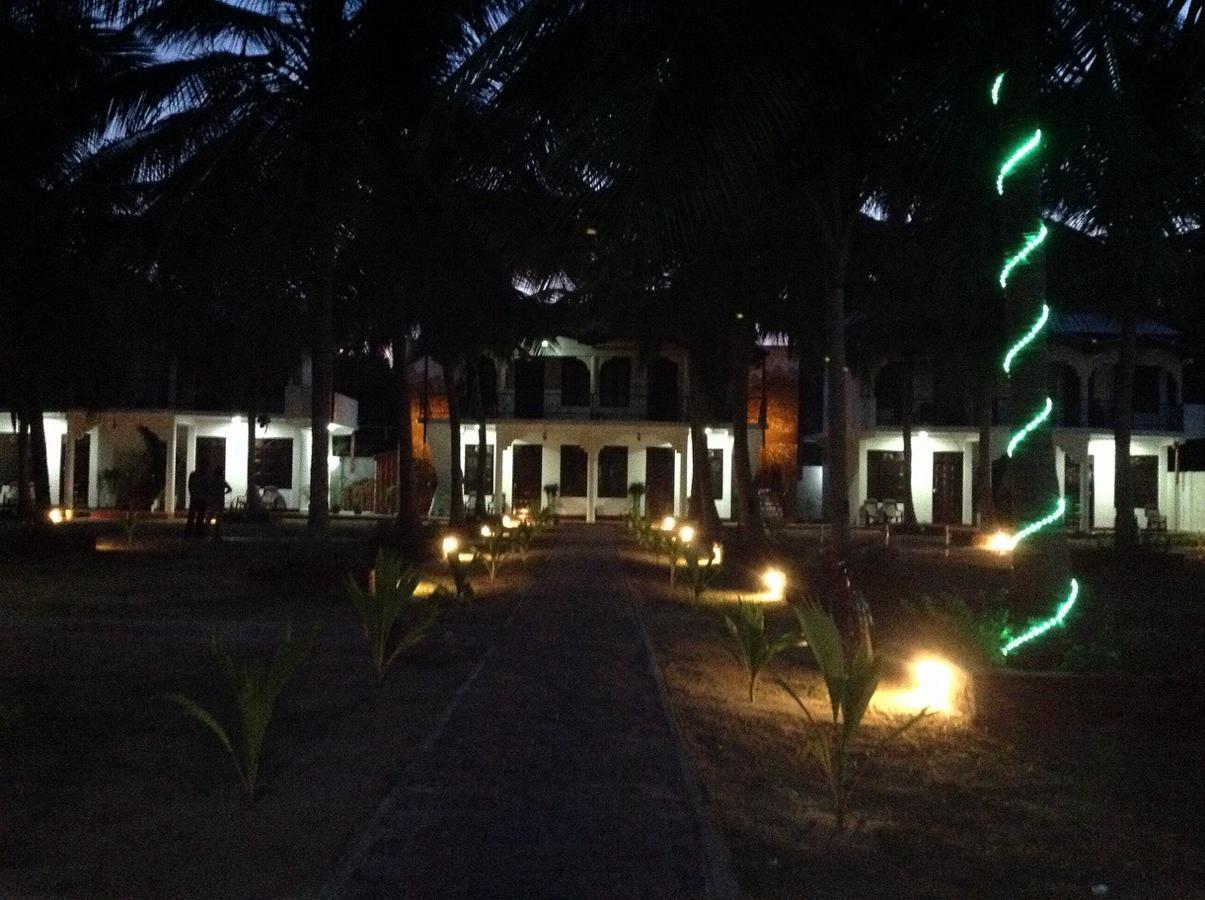 Crescent Sea Resort นิลาเวลี ภายนอก รูปภาพ