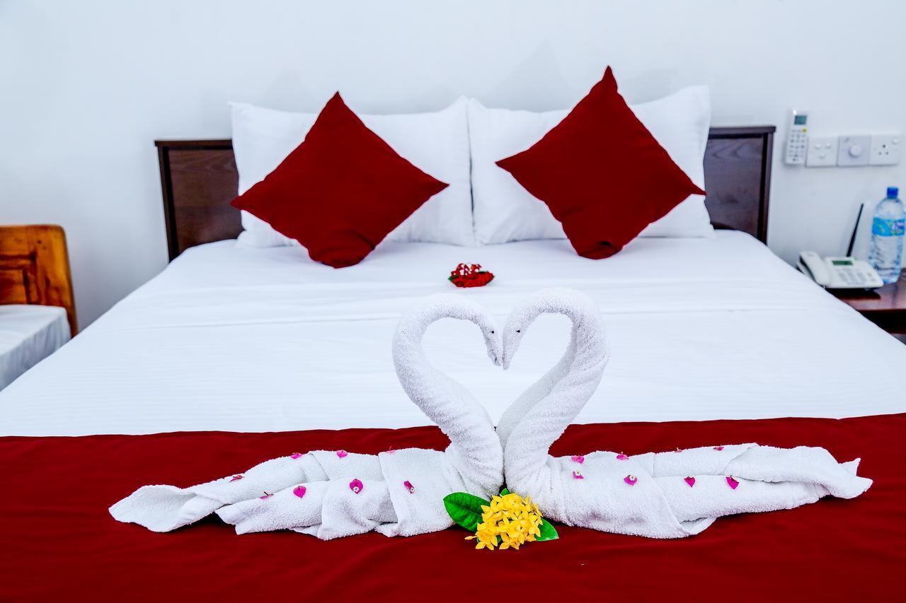 Crescent Sea Resort นิลาเวลี ภายนอก รูปภาพ