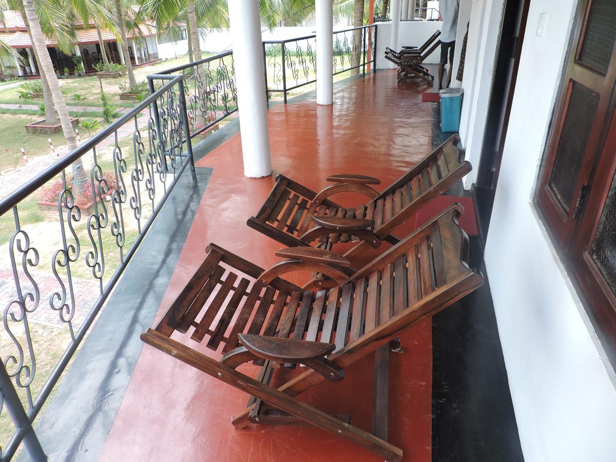 Crescent Sea Resort นิลาเวลี ภายนอก รูปภาพ