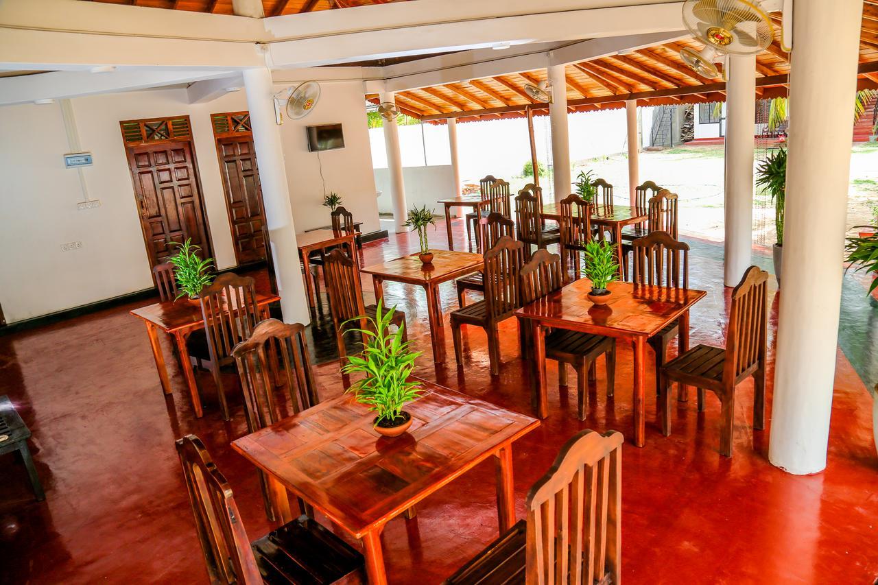 Crescent Sea Resort นิลาเวลี ภายนอก รูปภาพ