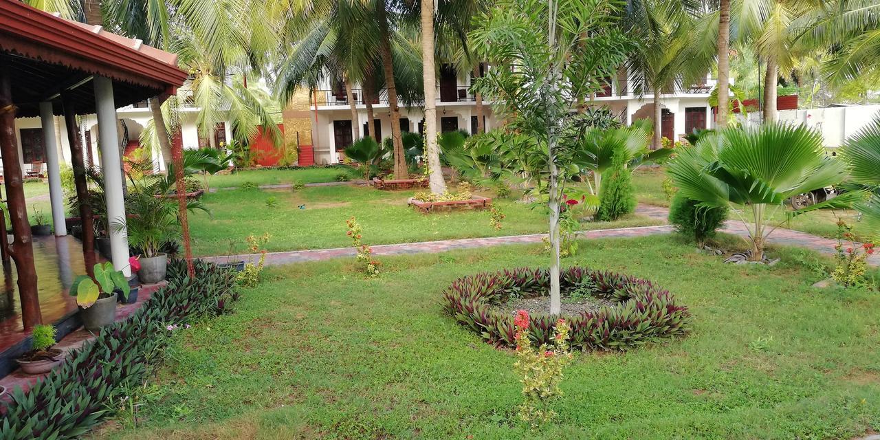 Crescent Sea Resort นิลาเวลี ภายนอก รูปภาพ