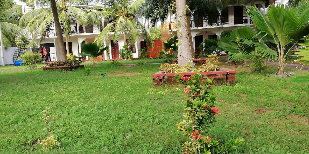 Crescent Sea Resort นิลาเวลี ภายนอก รูปภาพ