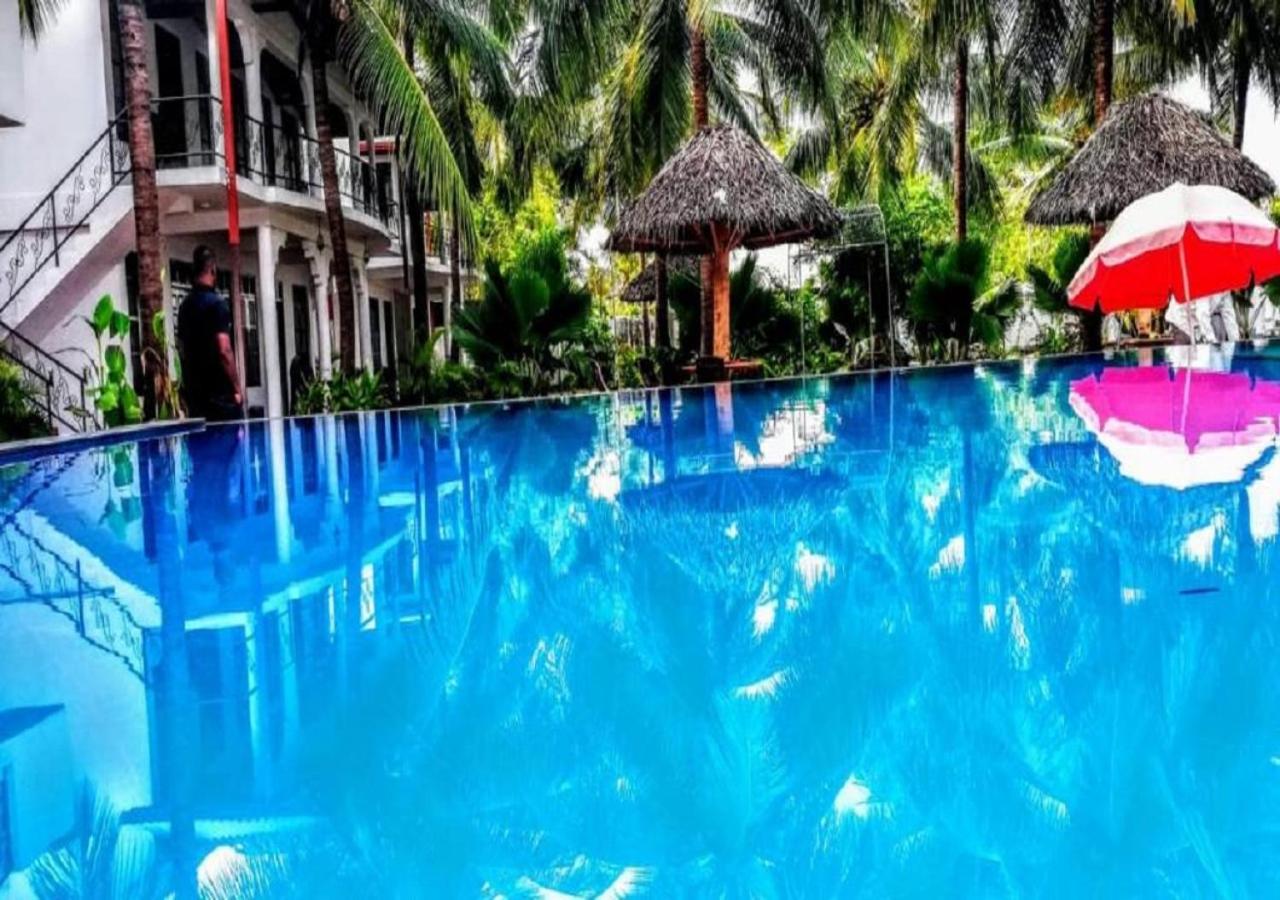 Crescent Sea Resort นิลาเวลี ภายนอก รูปภาพ